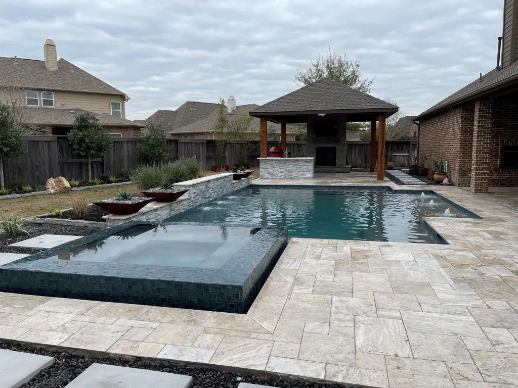 luxury pool contractors