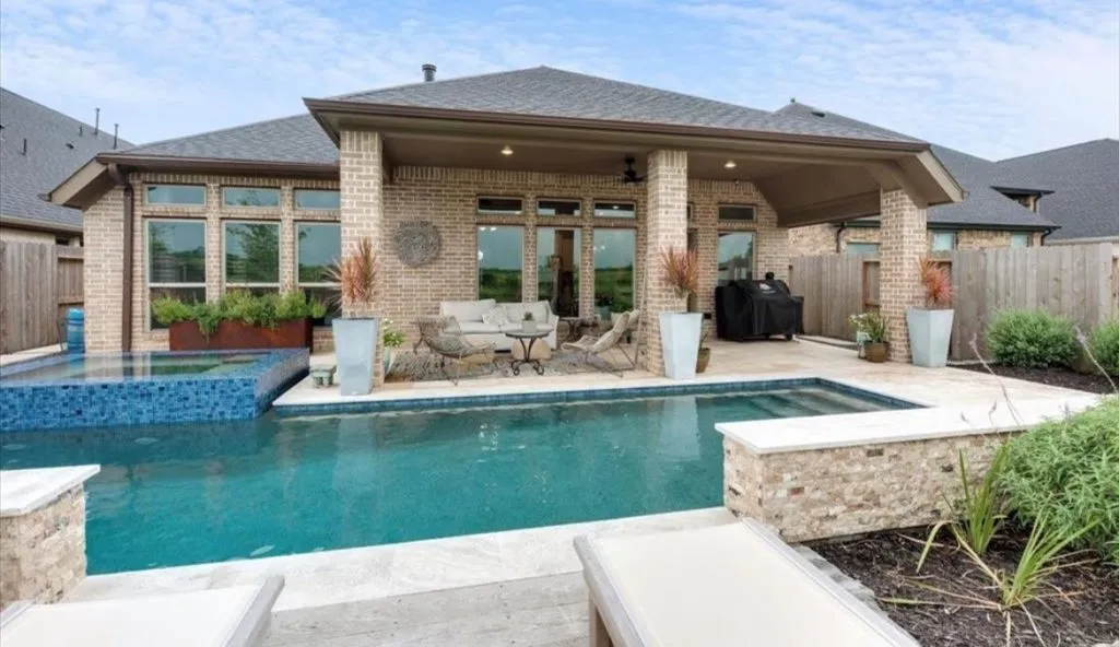 pool stacked stone coping