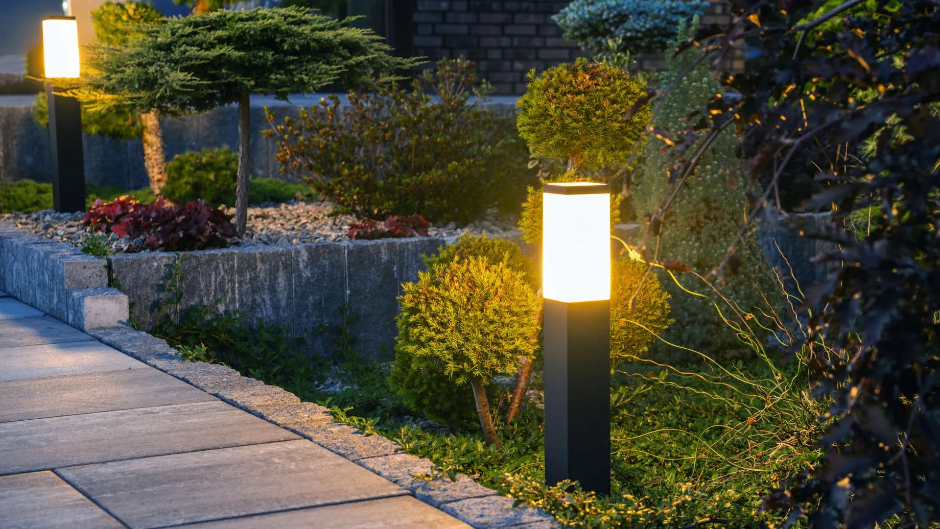 landscape lighting contractors